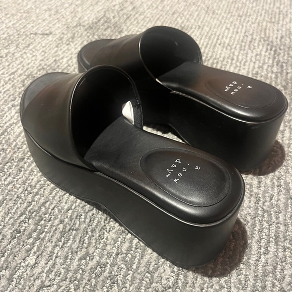 Target heels - Picture 2 of 3